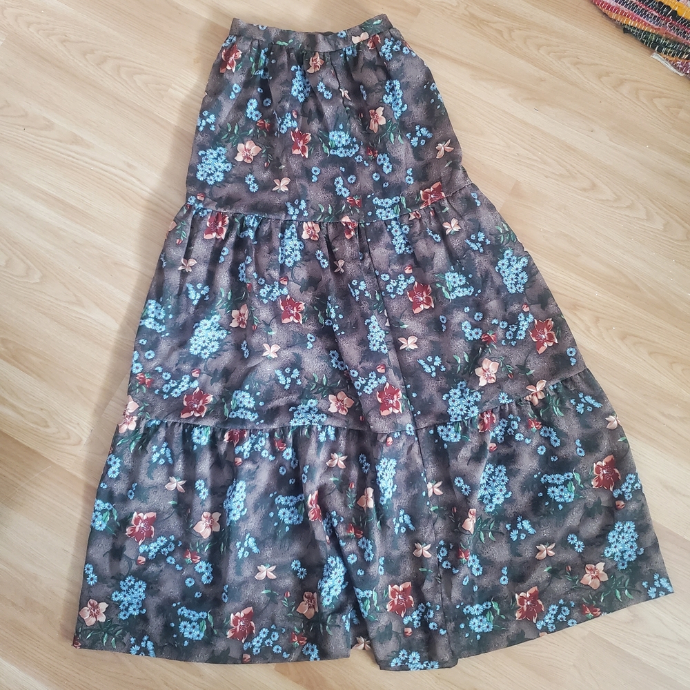 Chic Vintage Floral Maxi Skirt in Black and Blue